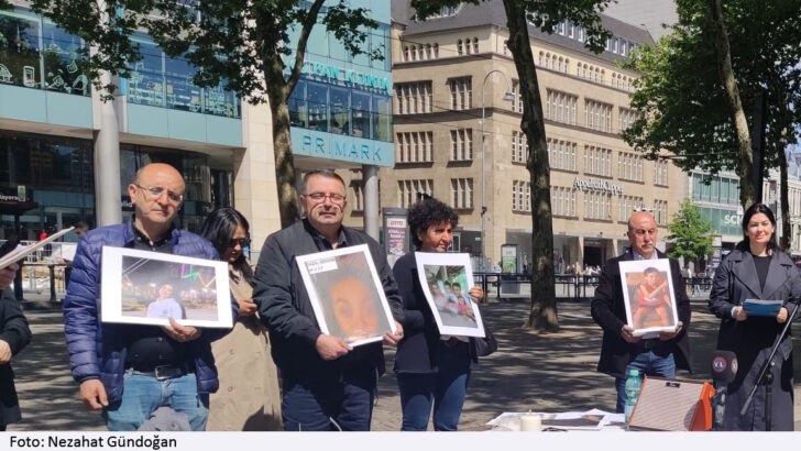 Almanya’nın Köln Kentinde Suriye’deki Çocuklar İçin Anma Töreni ve Basın Açıklaması – UNICEF Almanya’ya Dilekçe Teslimi
